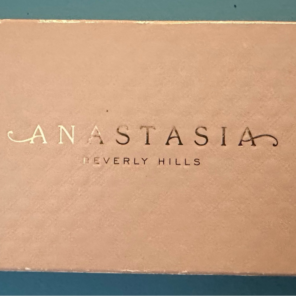 Anastasia Beverly Hills Primrose All In One Face And Eyeshadow Pallette